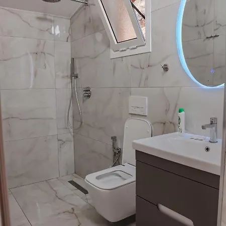 Plazhi Gjeneralit - Small - - - - *