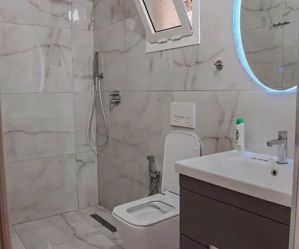 Plazhi Gjeneralit - Small - - - - *