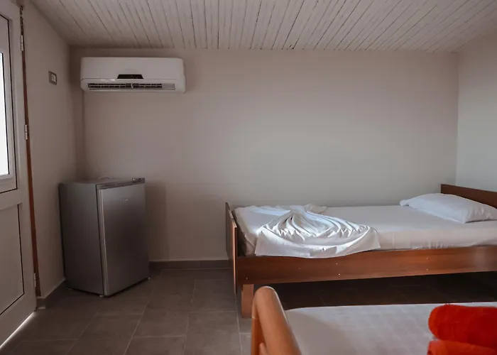 Plazhi Gjeneralit - Small - - - - Tatil parkı